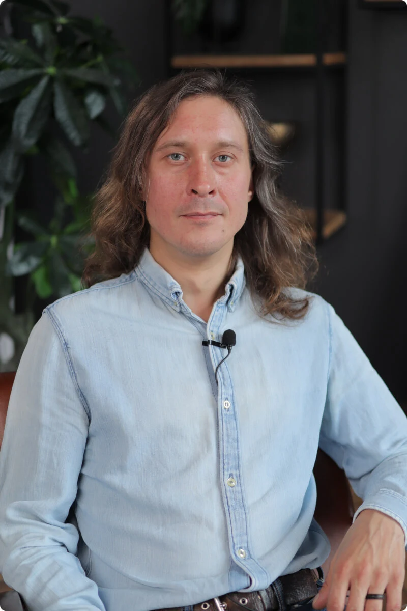 Преподаватель Дмитрий Васильев