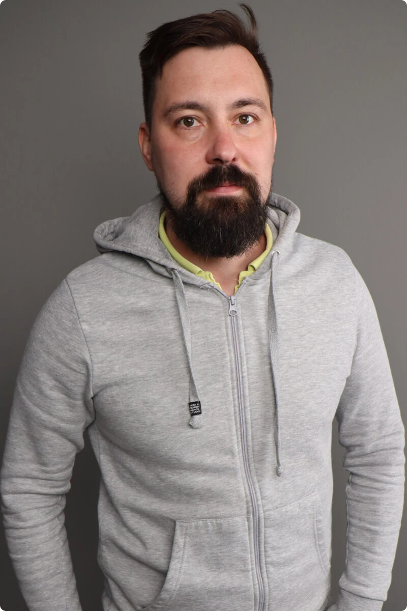 Преподаватель Арсений Халиулин