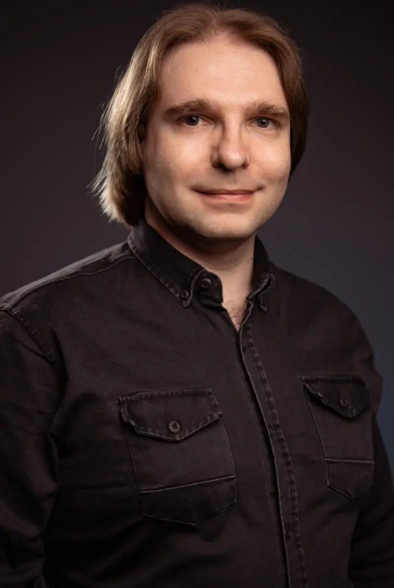 Преподаватель Максим Эмбаухов