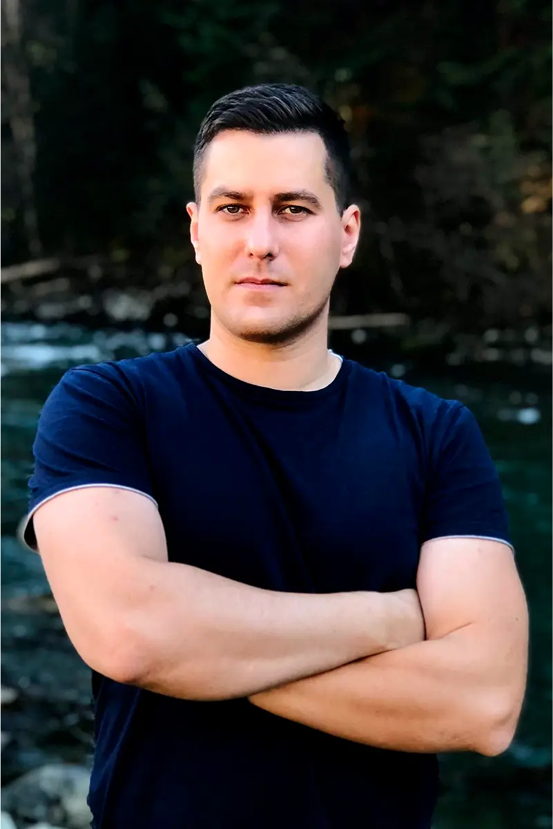 Преподаватель Егор Максимов